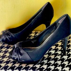 WHITE HOUSE BLACK MARKET HEELS